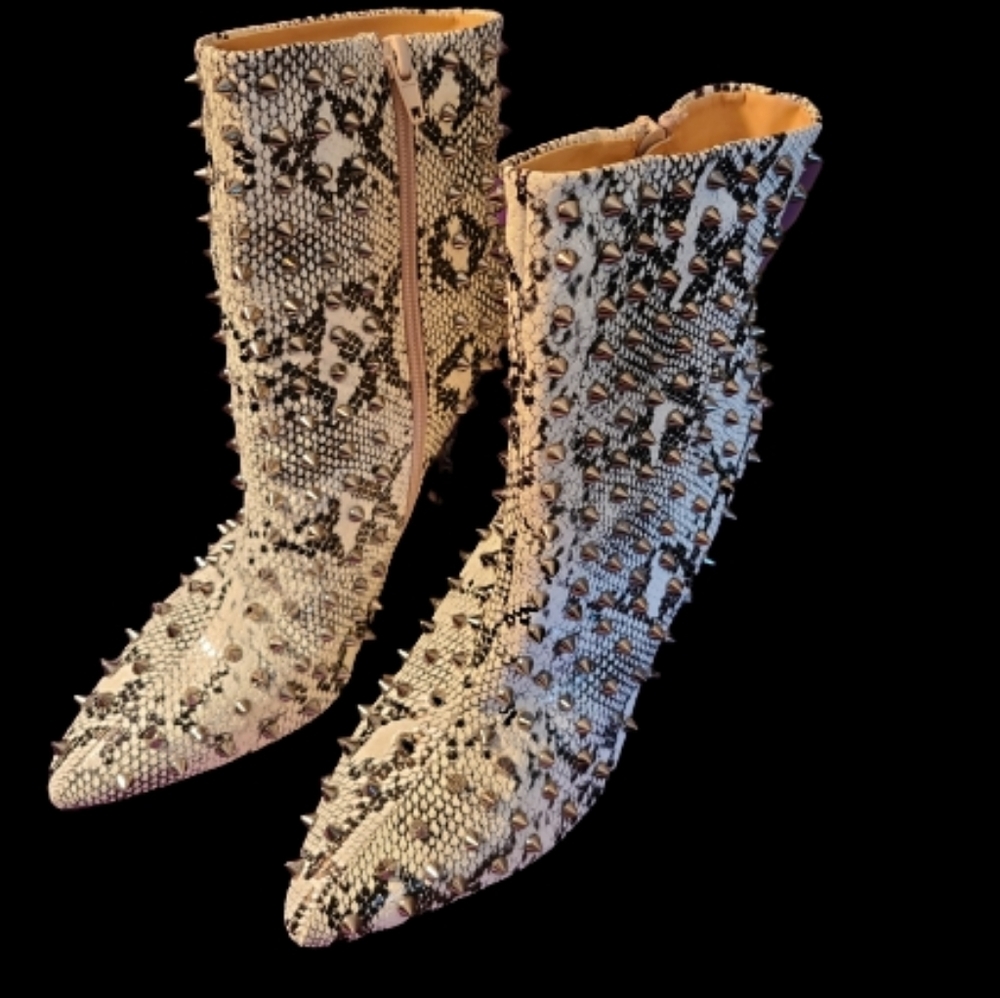Fashion Nova Snake print Studded Boots